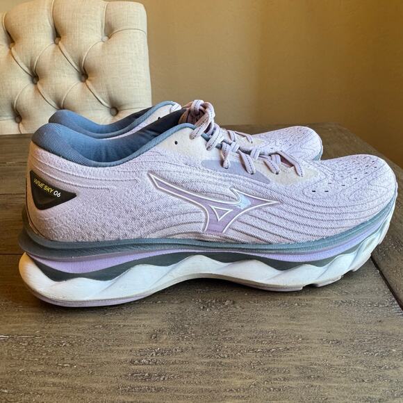 Mizuno Wave Sky 6 Women's Size 9 EU 40 Lavender White Gray Running Walking - Picture 2 of 16